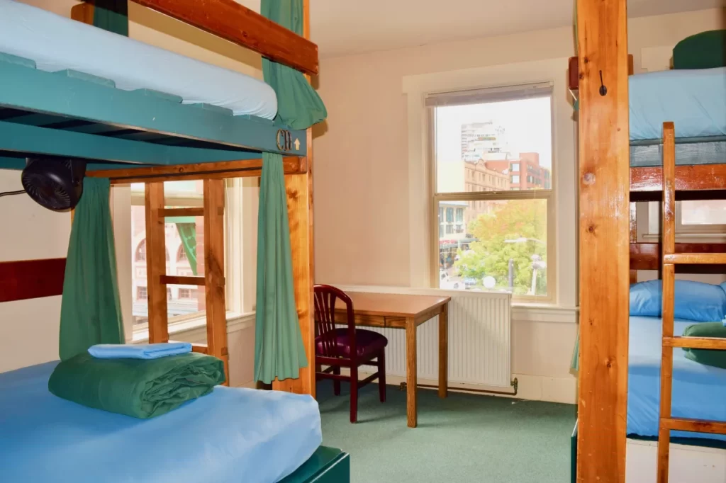 Green Tortoise Hostel Seattle room