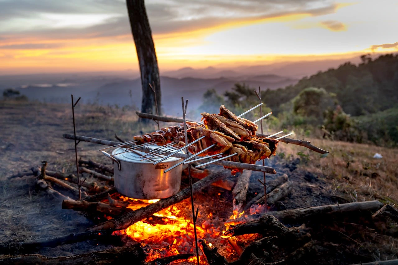 22 Easy Camping Dinners for Everyone in 2025