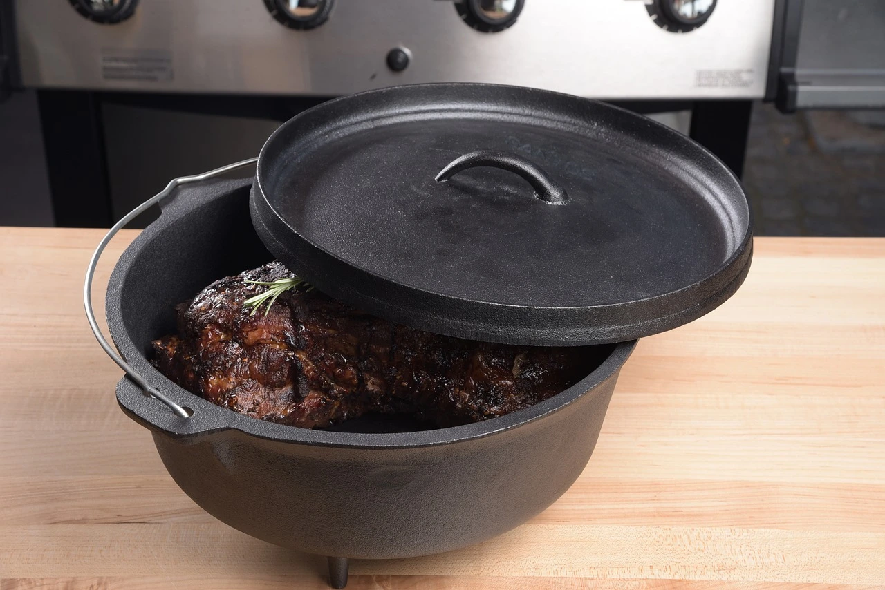 How To Cook With A Dutch Oven (A Beginner Guide)