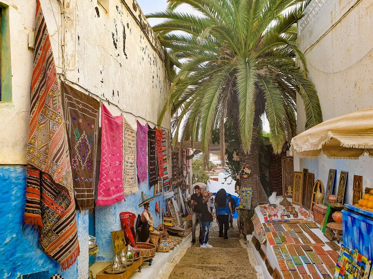 How To Travel Like A Local In Any City (16 Tips To Know)